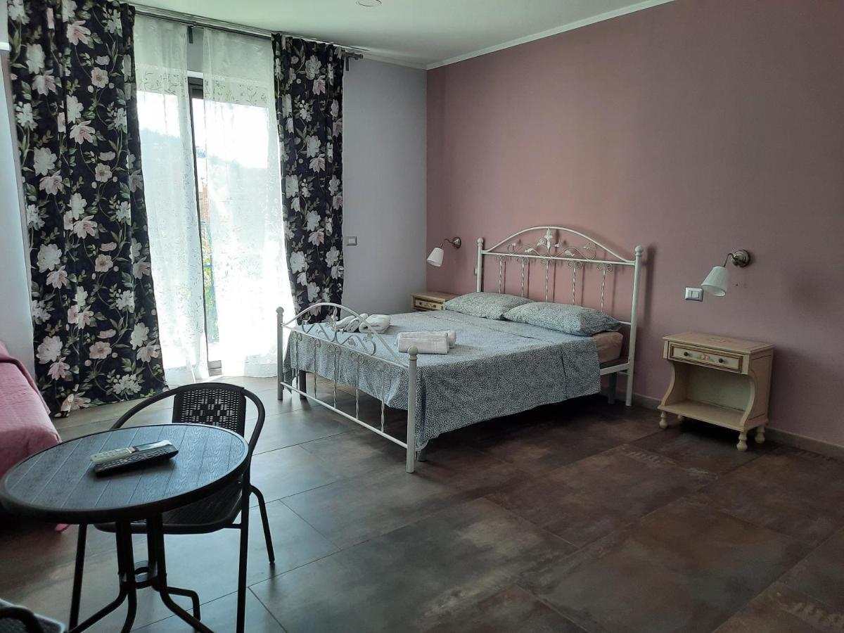 Taorbay Bed & Breakfast จีอาร์ดีนี นักซอส ภายนอก รูปภาพ